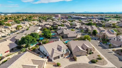 View/Area - 3105 E Hiddenview Dr, Phoenix, AZ 85048 photo 6 of 8