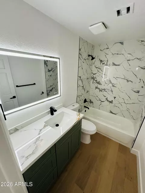Bath - 817 E Acoma Dr, Phoenix, AZ 85022 photo 1 of 3