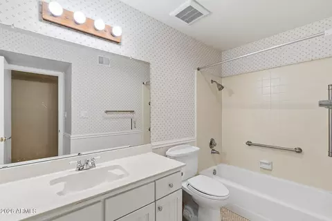 Bath - 7352 N 7th Pl, Phoenix, AZ 85020 photo 2 of 6