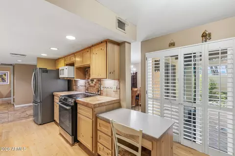 Kitchen - 7352 N 7th Pl, Phoenix, AZ 85020 photo 7 of 7