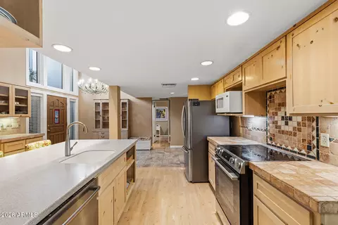 Kitchen - 7352 N 7th Pl, Phoenix, AZ 85020 photo 6 of 7