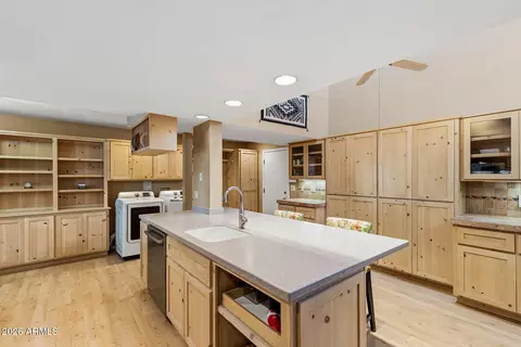 Kitchen - 7352 N 7th Pl, Phoenix, AZ 85020 photo 2 of 7