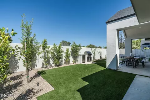 Exterior - 6314 N 10th Dr, Phoenix, AZ 85013 photo 9 of 12