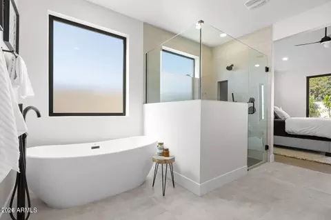 Bath - 6314 N 10th Dr, Phoenix, AZ 85013 photo 4 of 5