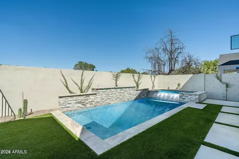 Exterior - 6314 N 10th Dr, Phoenix, AZ 85013 photo 6 of 12