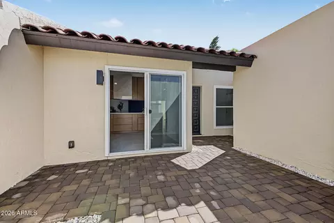 Exterior - 5621 N Palacio Pl, Phoenix, AZ 85014 photo 4 of 11