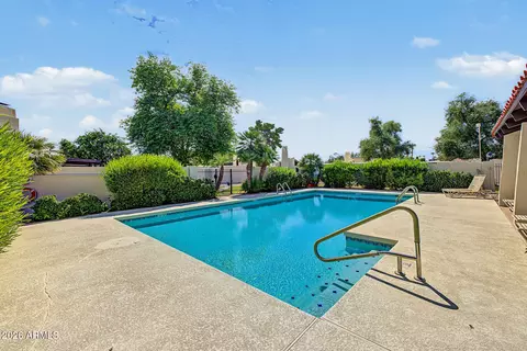 Exterior - 5621 N Palacio Pl, Phoenix, AZ 85014 photo 8 of 11