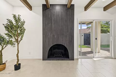 Living - 5621 N Palacio Pl, Phoenix, AZ 85014 photo 3 of 3
