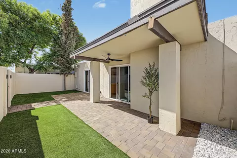 Exterior - 5621 N Palacio Pl, Phoenix, AZ 85014 photo 5 of 11
