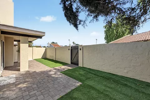 Exterior - 5621 N Palacio Pl, Phoenix, AZ 85014 photo 7 of 11