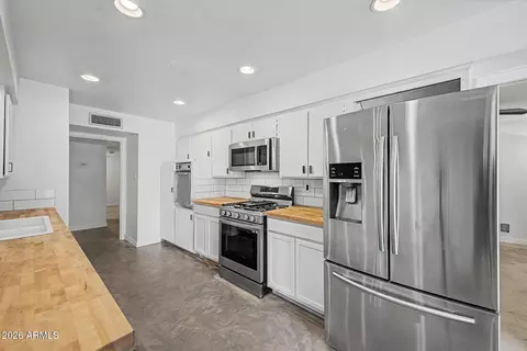Kitchen - 6319 N 13th Pl, Phoenix, AZ 85014 photo 2 of 3