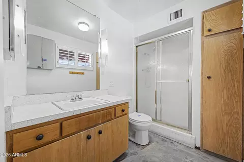 Bath - 6319 N 13th Pl, Phoenix, AZ 85014 photo 3 of 3