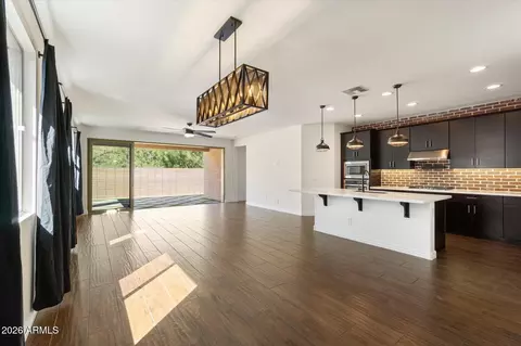 Living - 5622 S 28th St, Phoenix, AZ 85040 photo 2 of 3