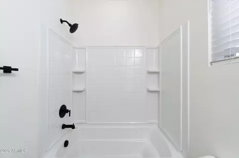 Bath - 5622 S 28th St, Phoenix, AZ 85040 photo 2 of 2