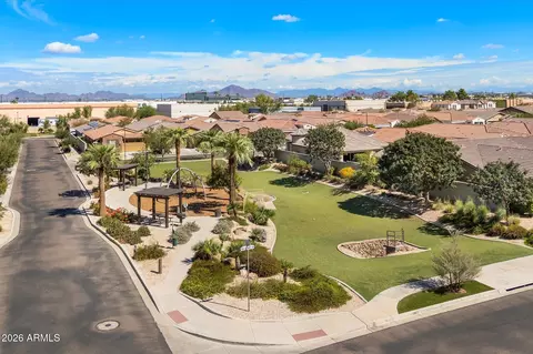 View/Area - 5622 S 28th St, Phoenix, AZ 85040 photo 2 of 3