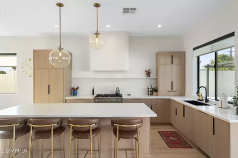 Kitchen - 4546 E Campbell Ave, Phoenix, AZ 85018 photo 4 of 5