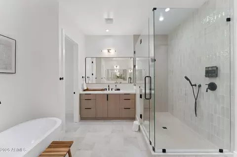Bath - 4546 E Campbell Ave, Phoenix, AZ 85018 photo 1 of 7