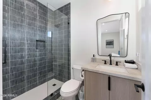Bath - 4546 E Campbell Ave, Phoenix, AZ 85018 photo 5 of 7