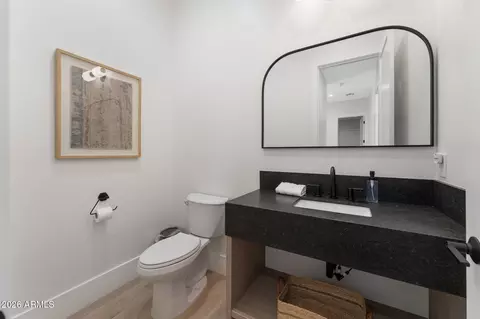 Bath - 4546 E Campbell Ave, Phoenix, AZ 85018 photo 4 of 7