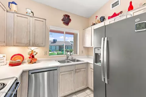 Kitchen - 1873 E Peach Tree Dr, Chandler, AZ 85249 photo 2 of 5