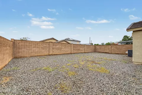 Exterior - 2820 S 64th Dr, Phoenix, AZ 85043 photo 6 of 7