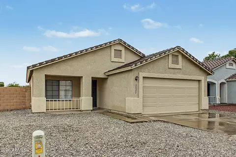 Exterior - 2820 S 64th Dr, Phoenix, AZ 85043 photo 3 of 7