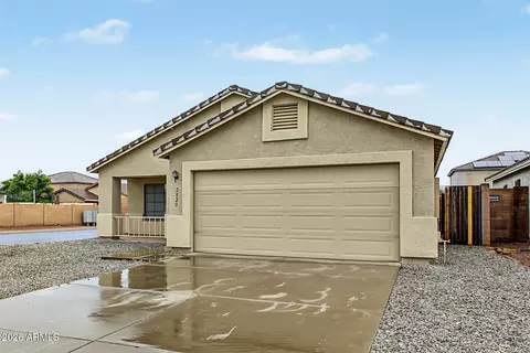 Exterior - 2820 S 64th Dr, Phoenix, AZ 85043 photo 2 of 7