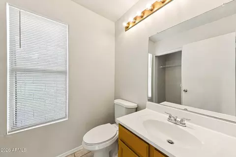 Bath - 1401 E Kerry Ln, Phoenix, AZ 85024 photo 3 of 4