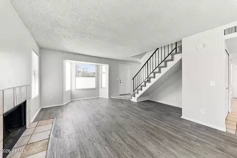 Living - 1401 E Kerry Ln, Phoenix, AZ 85024 photo 3 of 6