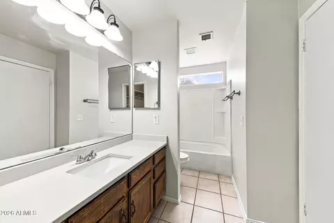 Bath - 1401 E Kerry Ln, Phoenix, AZ 85024 photo 1 of 4