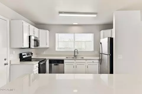Kitchen - 1401 E Kerry Ln, Phoenix, AZ 85024 photo 3 of 3