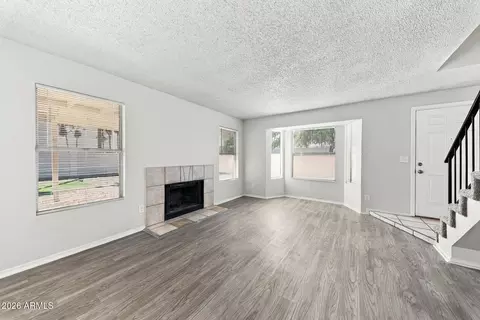 Living - 1401 E Kerry Ln, Phoenix, AZ 85024 photo 4 of 6