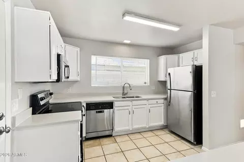 Kitchen - 1401 E Kerry Ln, Phoenix, AZ 85024 photo 1 of 3