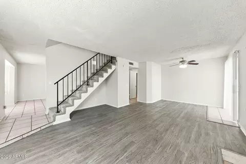 Living - 1401 E Kerry Ln, Phoenix, AZ 85024 photo 2 of 6