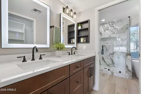 Bath - 1007 E Grandview Rd, Phoenix, AZ 85022 photo 1 of 5