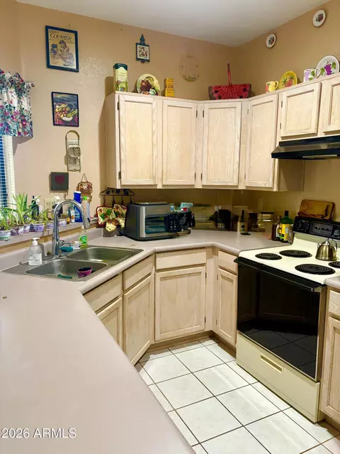 Kitchen - 2007 W Bloomfield Rd, Phoenix, AZ 85029 photo 2 of 2
