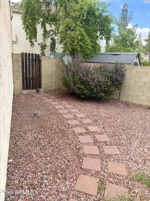 Exterior - 2007 W Bloomfield Rd, Phoenix, AZ 85029 photo 2 of 4
