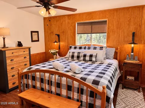 Bedroom - 3346 Whispering Pine Dr, Overgaard, AZ 85933 photo 2 of 3