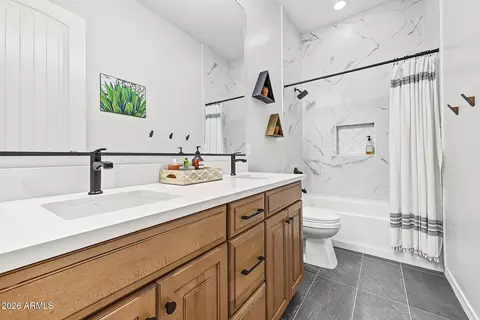 Bath - 2950 E Derringer Way, Gilbert, AZ 85297 photo 4 of 5