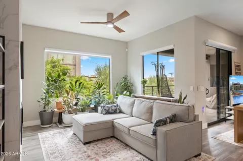 Living - 5250 E Deer Valley Dr #360, Phoenix, AZ 85054 photo 1 of 8