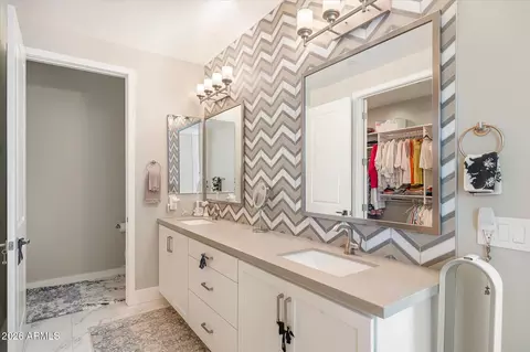 Bath - 5250 E Deer Valley Dr #360, Phoenix, AZ 85054 photo 1 of 4
