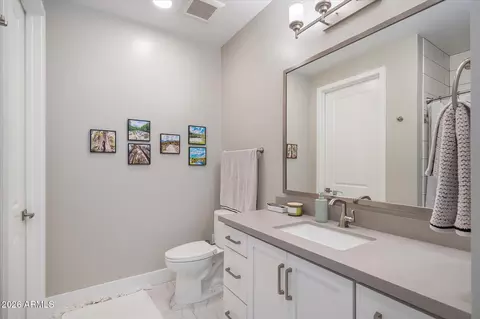 Bath - 5250 E Deer Valley Dr #360, Phoenix, AZ 85054 photo 3 of 4