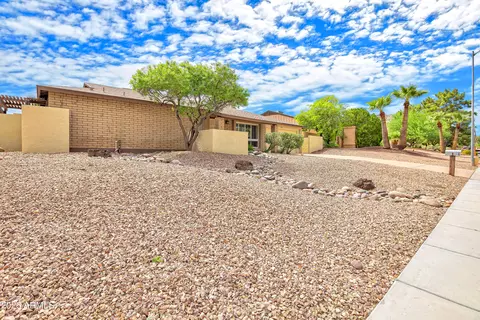 Exterior - 2263 E Christy Dr, Phoenix, AZ 85028 photo 2 of 6