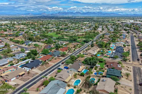 View/Area - 2263 E Christy Dr, Phoenix, AZ 85028 photo 3 of 9