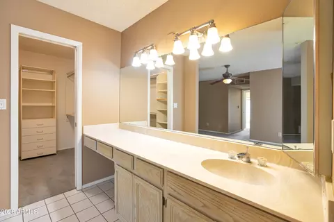 Bath - 2263 E Christy Dr, Phoenix, AZ 85028 photo 3 of 4