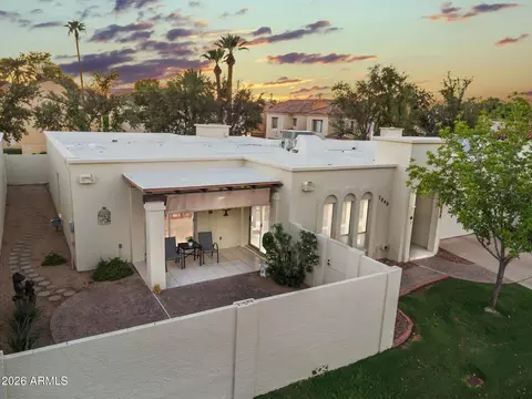 Exterior - 7040 N 11th Ave, Phoenix, AZ 85021 photo 8 of 17
