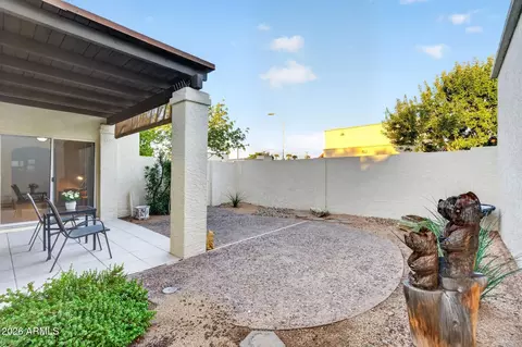 Exterior - 7040 N 11th Ave, Phoenix, AZ 85021 photo 14 of 17