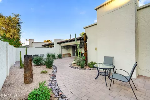 Exterior - 7040 N 11th Ave, Phoenix, AZ 85021 photo 12 of 17