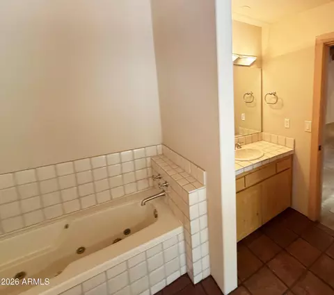 Bath - 3302 E Campbell Ave #9, Phoenix, AZ 85018 photo 5 of 8