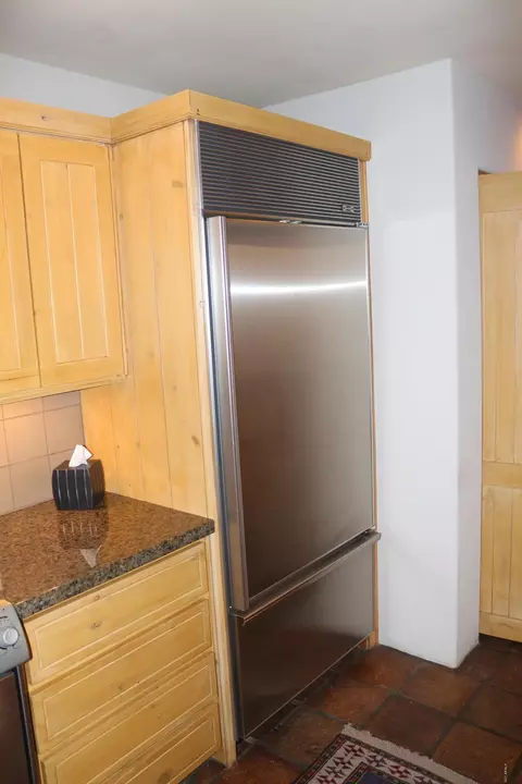 Kitchen - 3302 E Campbell Ave #9, Phoenix, AZ 85018 photo 4 of 7